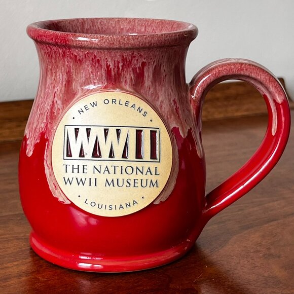 Deneen Pottery The National WWII Museum New Orleans Louisiana Mug Red 2018 16 Oz - Picture 1 of 11